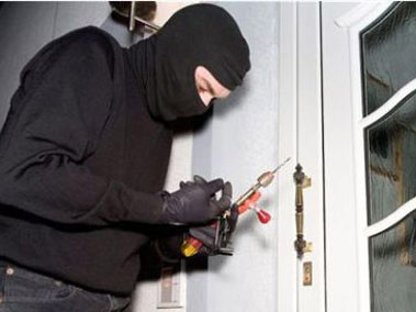 Quan lớn lộ két tiền tỷ, vàng trăm lượng khi trộm vào nhà