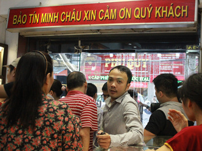 Vàng bị làm giá hay tâm lý đám đông?