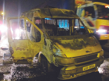 Nghi ngờ cháy xe do chập điện