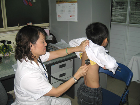 Viêm khớp ở trẻ em: Phát hiện muộn, dễ gây tàn phế