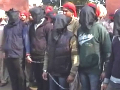 Lại bắt 6 người hiếp dâm hành khách xe buýt