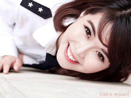 Áp lực của nữ sinh xinh đẹp nổi tiếng ở Học viện Hàng không