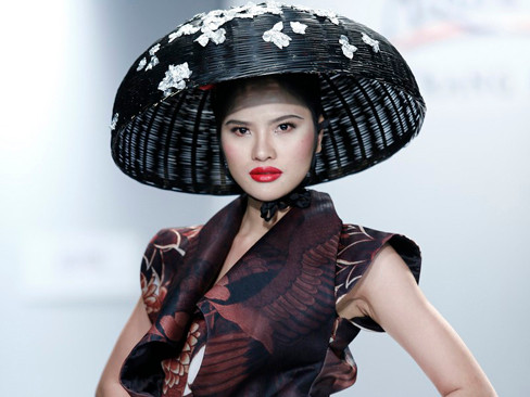 'Gái quê' Lê Thị Phương 'lột xác' quý phái trên sàn diễn