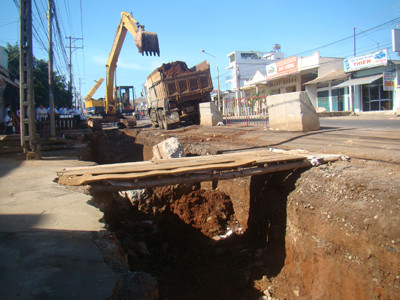 Ngổn ngang tuyến đường vận chuyển bauxite