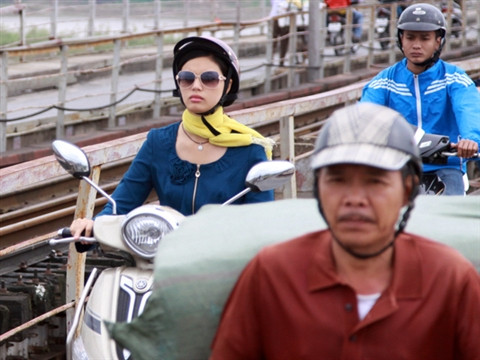 Nhịp sống Thủ đô trong cơn gió lạnh đầu mùa