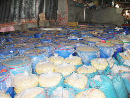 Thu cả trăm tấn măng chua ngâm axit chống gỉ sét