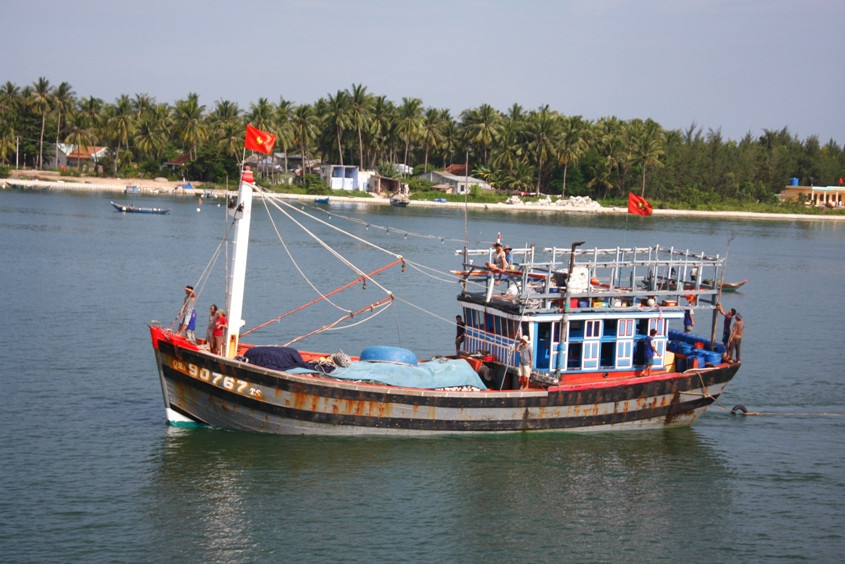 14 ngư dân gặp nạn ở Hoàng Sa vào bờ an toàn