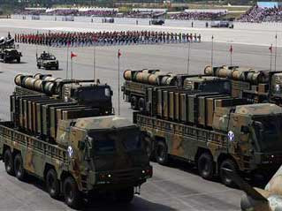 Tên lửa Hyeonmu-2 và Hyeonmu-3 được giới thiệu trước công chúng lần đầu tiên trong cuộc diễu hành quân sự tại Hàn Quốc hôm 1/10