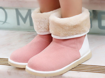 Tung tăng dạo phố ngày đông với Ugg boots lông cừu