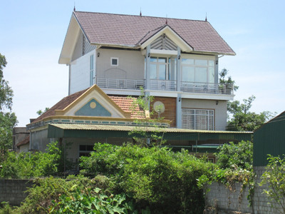 Trục lợi hồ sơ đất dân nghèo: Vì sao chưa khởi tố?