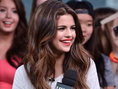 Selena Gomez rực rỡ, trẻ trung đi dự sự kiện