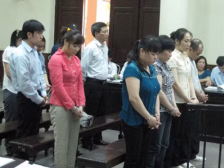 Tiếp tay lừa đảo, hàng loạt cán bộ ngân hàng bị truy tố