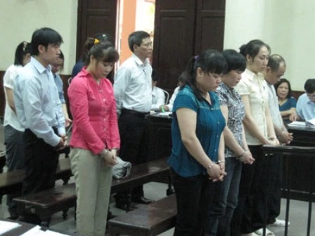 Tiếp tay lừa đảo, hàng loạt cán bộ ngân hàng bị truy tố