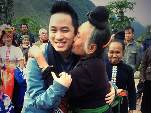 Tùng Dương làm gì với tiền thưởng 'Chiếc khăn Piêu'