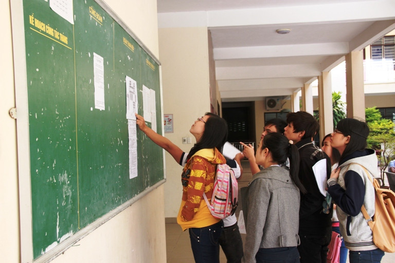 Tỷ lệ thí sinh đến làm thủ tục thi ở nhiều trường tăng