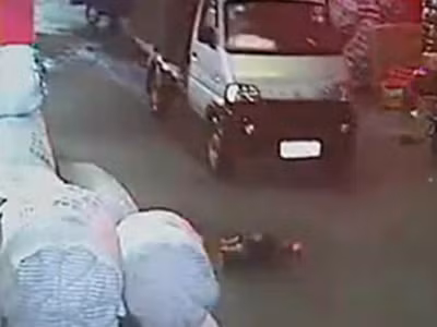 Phẫn nộ vì thấy cháu bé sắp chết không cứu