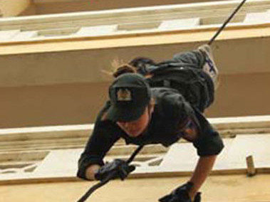 Nữ Cảnh sát đặc nhiệm luyện võ dịp Tết