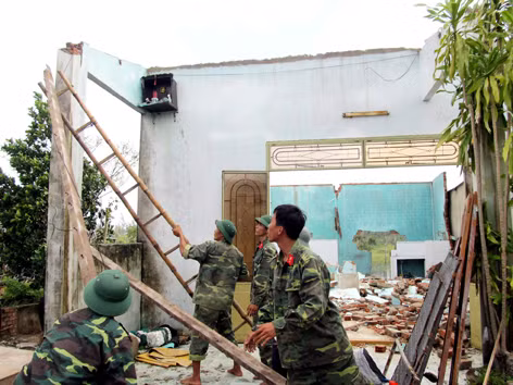 Điêu tàn sau cơn bão kép