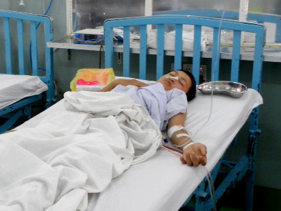 Hưng đang nằm tại phòng phẫu thuật