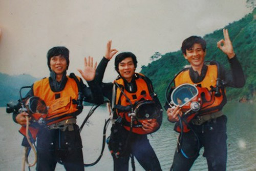 'Biệt đội người nhái' ở hồ thủy điện