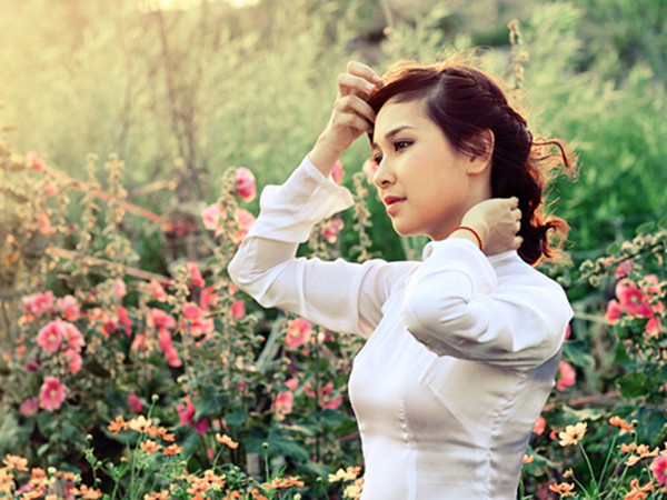 Á khôi Du lịch khoe dáng nơi làng hoa