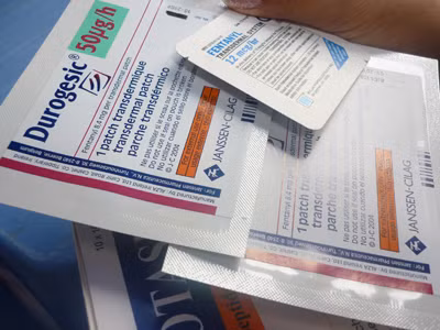 Công khai mua bán thuốc gây nghiện