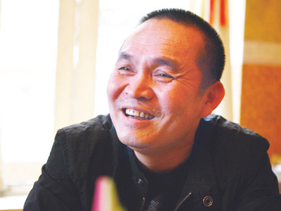 Xuân Hinh làm đĩa hề chèo cổ Ảnh: Hồng Vĩnh