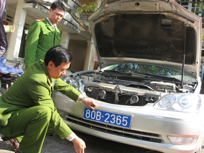 Cảnh sát rượt đuổi ôtô gắn còi ủ… chở tê tê lậu