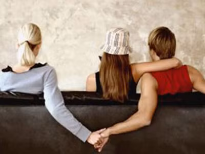 Phạt nặng gấp đôi với người ngoại tình