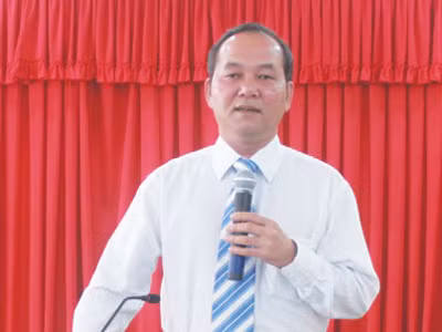 Phó Chủ tịch đánh Chủ tịch do mâu thuẫn 'tôm tạp chất'