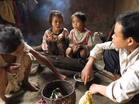 Chủ tịch xã đề nghị cắt chế độ của đồng bào Rục