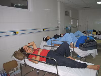 'Xe khách lộn nhiều vòng rồi lật nhào xuống vực'