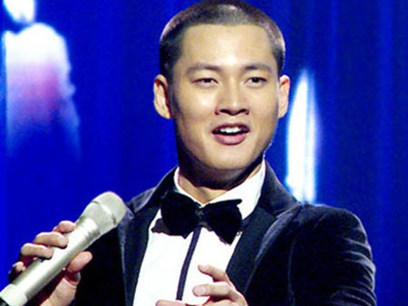 Ca sỹ Đức Tuấn: Yêu âm nhạc quên cả đàn bà...