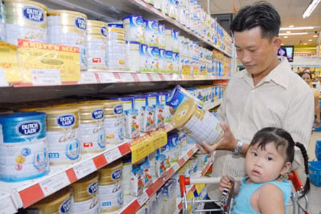 Các DN sữa vẫn "móc túi" NTD Việt Nam