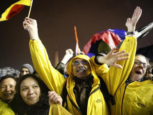 Người dân ăn mừng Giáo hoàng mới