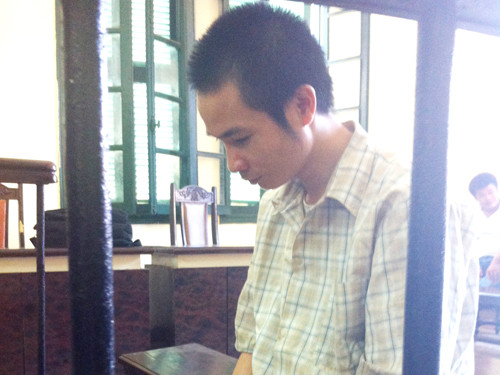 Anh trai tẩm xăng thiêu sống em gái