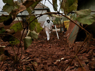 Hơn 1.000 héc-ta đất trồng trọt bị bùn đỏ hủy hoại hoàn toàn, thiệt hại lên tới hơn 600 triệu Forint