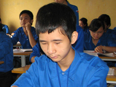 Chàng trai 1m vào đại học