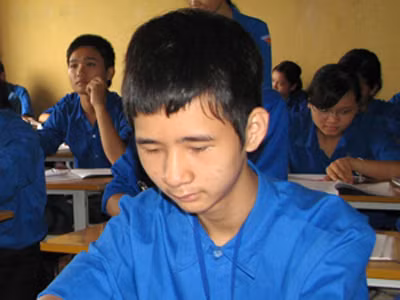 Chàng trai 1m vào đại học