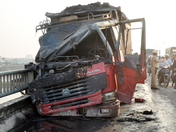 Chiếc xe tải sau khi gây tai nạn