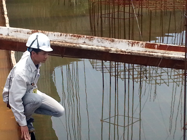 Sắt thép hoen gỉ vì phơi nắng mưa