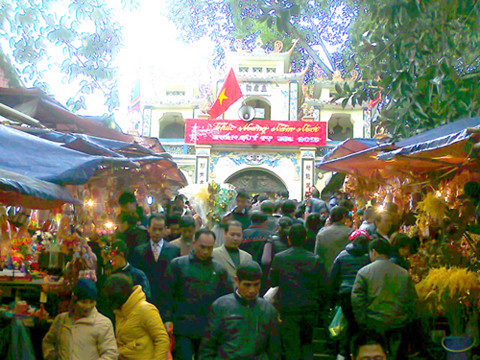 'Bô lão' giữ an ninh đền Bà chúa Kho