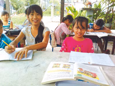 Lớp học bên kia ánh hào quang