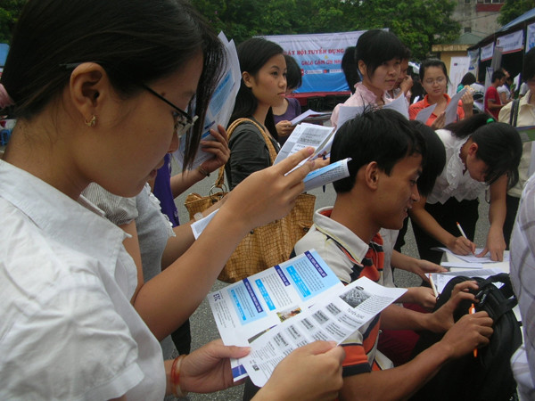 Dễ kiếm việc khi giỏi chuyên môn, ngoại ngữ, năng động, tự tin... Ảnh: L.T