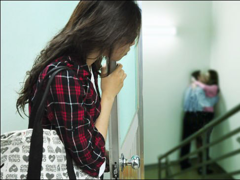 Tôi mất cả tình, tiền vì bỏ chồng theo trai trẻ