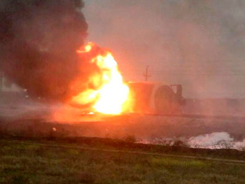 Tàu cháy như đuốc, 23 người thiệt mạng trong lửa đỏ