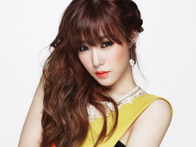 Tiffany SNSD đa phong cách cùng túi xách
