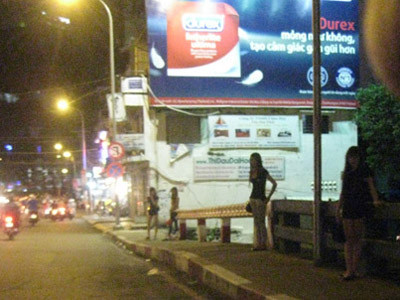 ‘Gái vẫy’ và 'cà phê khiêu khích' Sài Gòn