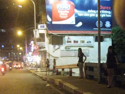 ‘Gái vẫy’ và 'cà phê khiêu khích' Sài Gòn