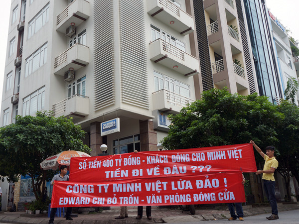 Nhiều khách hàng vây trụ sở, nhưng chủ dự án đã biến mất